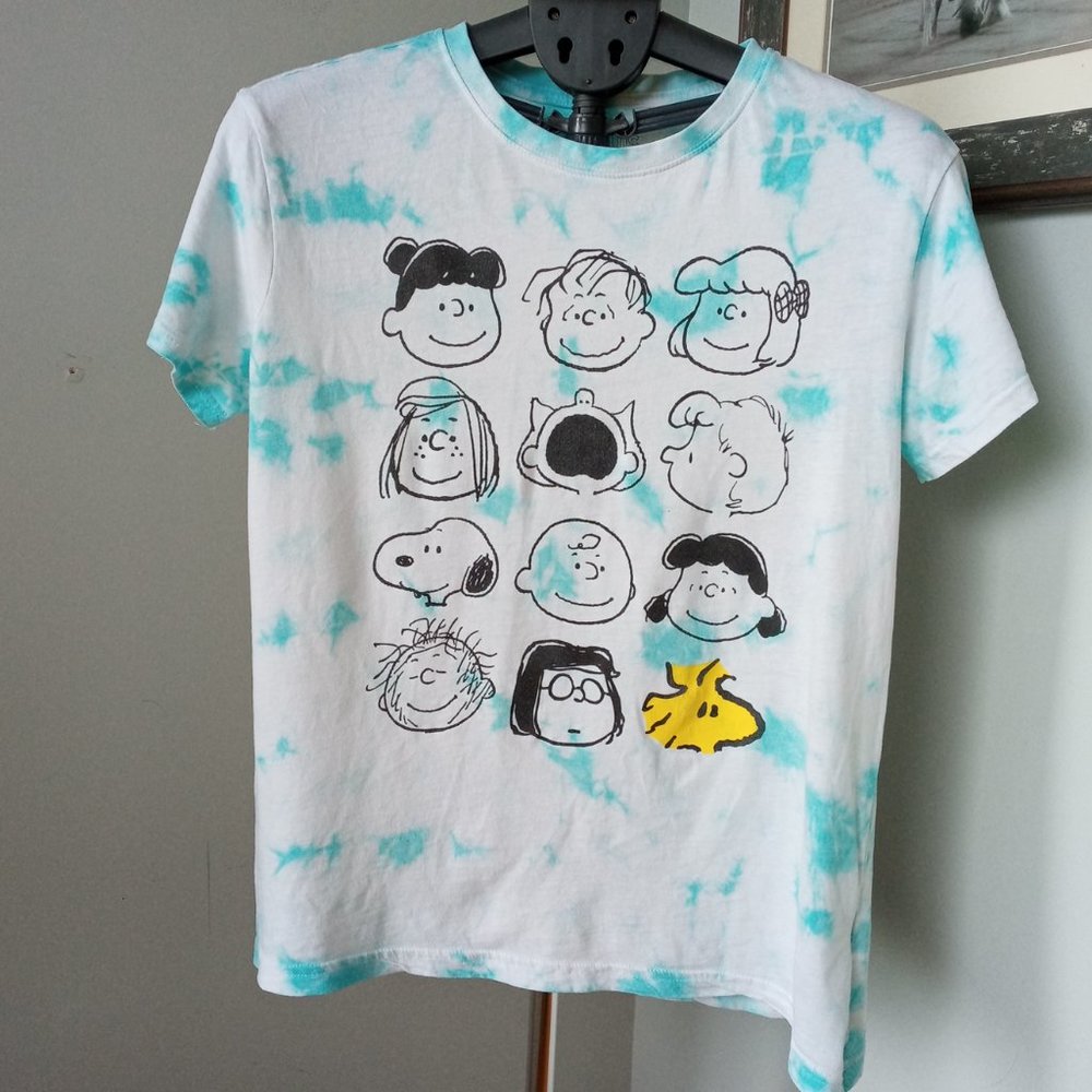 Charlie Brown and the  Peanuts gang Tie dye Tee size Small